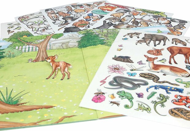 Create your Animal World stickerboek